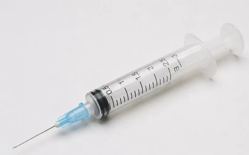 Älteres Paar beim Spaziergang in guter gesundheitlicher Verfassung